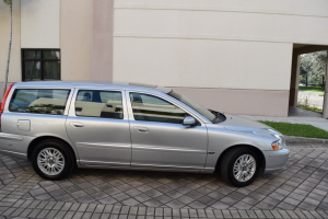 2005 Volvo V70 