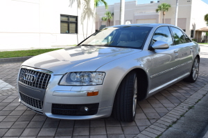 2007 Audi S8  