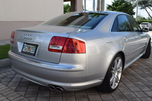 2007 Audi S8  