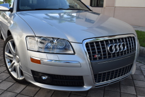 2007 Audi S8  