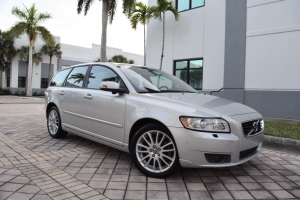 2011 Volvo V50 T5's photo