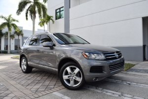 To change image, hover mouse over thumbnails below