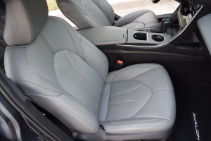 2019 Toyota Avalon Hybrid 