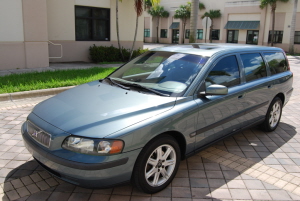 2004 Volvo V70 