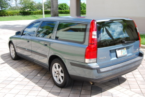 2004 Volvo V70 