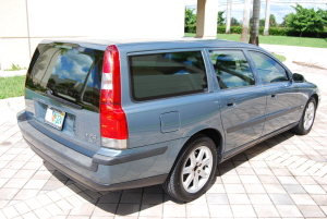 2004 Volvo V70 