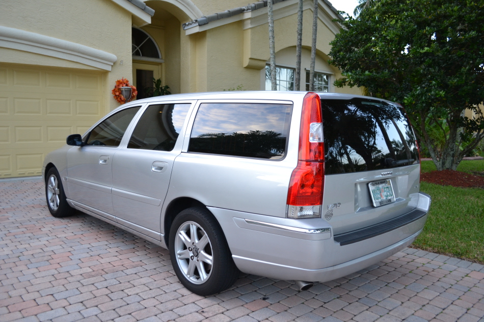 2005 Volvo V70 