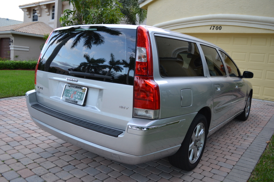 2005 Volvo V70 