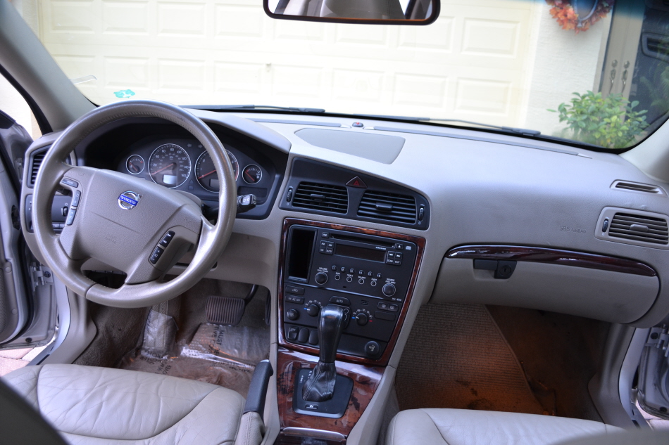 2005 Volvo V70 