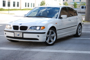 2004 BMW 325i 