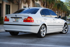 2004 BMW 325i 